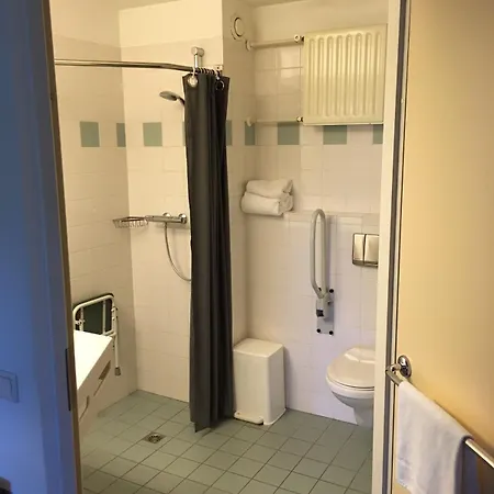 Отель 50|50 Belmont 3*